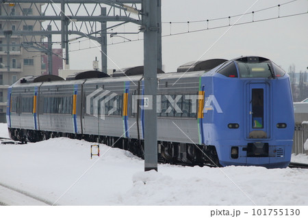 冬の宗谷本線特急サロベツ（キハ261系：旭川⇔稚内） 101755130