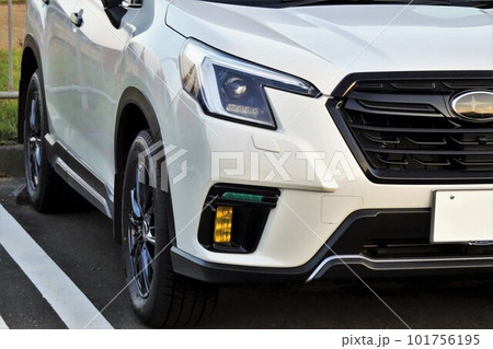 自動車イメージ　スバル5代目フォレスターのフロントマスク 101756195