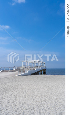 千葉市・稲毛海浜公園｜海へ延びるウッドデッキ 101756722