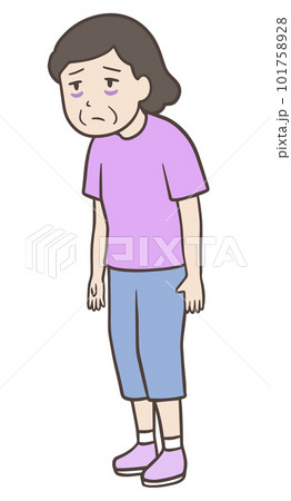 目の下にクマがある猫背の女性、無気力の女性全身 101758928