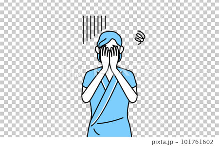 落ち込んで顔を覆う中年・シニア女性入院患者 101761602