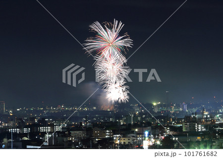 名古屋都市風景と花火 101761682