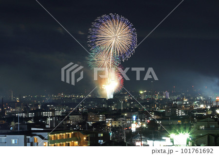 名古屋都市風景と花火 101761692