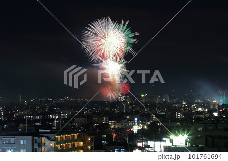 名古屋都市風景と花火 101761694