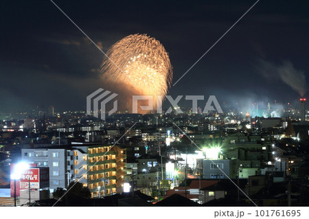 名古屋都市風景と花火 101761695