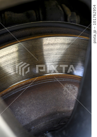 交換前のブレーキローター（ビフォーアフター素材） 101762954