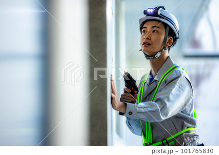 作業をする男性 101765830