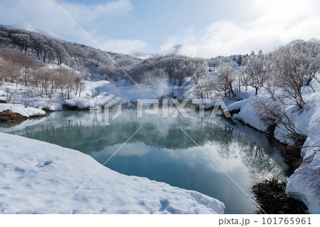 八甲田十和田ゴールドライン開通直前の地獄沼（青森県青森市） 101765961