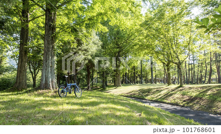 初夏・新緑のサイクリングイメージ'(蒜山高原） 101768601
