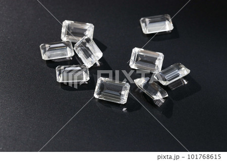 複数のクォーツ（水晶） 101768615