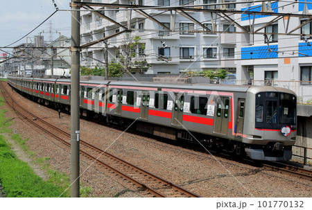 東急5050系4000番台　4106F　新横浜で相鉄線・東急線つながるHM、装飾付 101770132