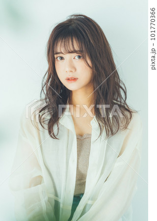 若い女性のヘアスタイルイメージ 101770366