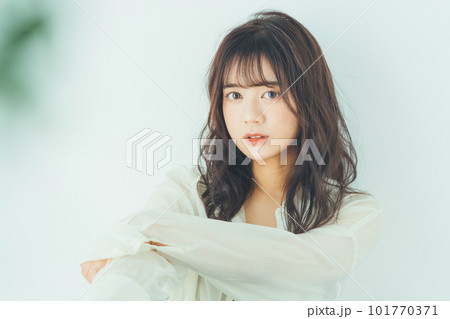 若い女性のヘアスタイルイメージ 101770371