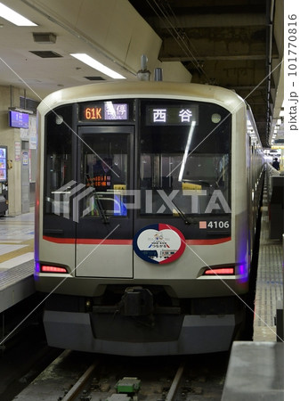 東急5050系4000番台4106F 新横浜で相鉄線・東横線つながるHM、装飾付 相鉄線横浜駅 東急5050系4000番台4106F 新横浜で相鉄線・東横線つながるHM、装飾付 相鉄線横浜駅 101770816