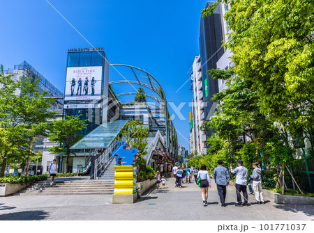 日本の東京都市景観 夏日。渋谷駅前の宮下公園などを望む。東京都心、今年一番の暑さ=4月20日 日本の東京都市景観 夏日。渋谷駅前の宮下公園などを望む。東京都心、今年一番の暑さ=4月20日 101771037