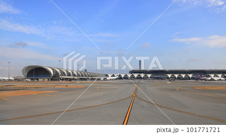 Suvarnabhumi Airport view, Airplane parking at passenger gate. 101771721