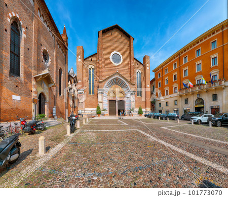 Gorgeous View of Basilica di Santa Anastasia catholic church of Dominican Order in Piazza Santa Anastasia square in Verona. Gorgeous View of Basilica di Santa Anastasia catholic church of Dominican Order in Piazza Santa Anastasia square in Verona. 101773070
