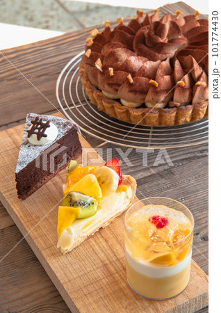美味しいケーキ、タルト、ショコラ 101774430