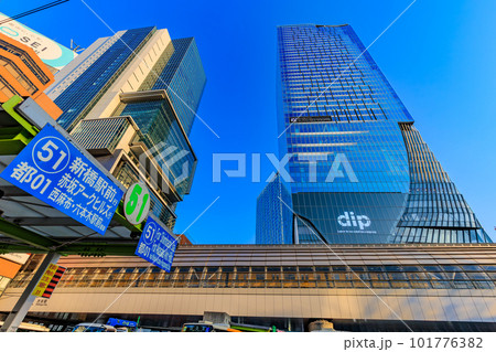 東京　渋谷駅前の都市風景　渋谷スクランブルスクエアと渋谷ヒカリエ 101776382
