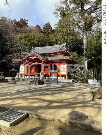 中山縦走 中山寺奥之院の明るい朱色 中山縦走 中山寺奥之院の明るい朱色 101776411