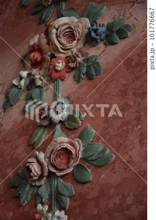 ラトビア　ルンダーレ宮殿　薔薇の間　壁の彫刻細工 101776667