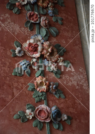 ラトビア ルンダーレ宮殿 薔薇の間 壁の彫刻細工 ラトビア ルンダーレ宮殿 薔薇の間 壁の彫刻細工 101776670