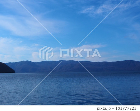 快晴の青空　十和田湖 散策　奥入瀬・十和田湖 青森観光　2022年11月撮影 101777223