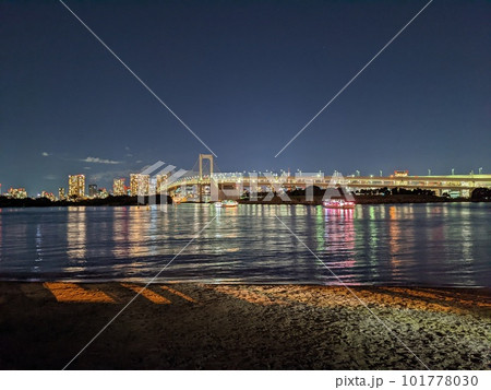 お台場の海と夜景　ライトアップ 101778030