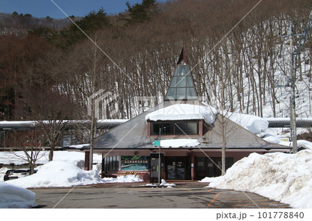 冬の野岩鉄道会津鬼怒川線 上三依塩原温泉口駅(駅舎) 冬の野岩鉄道会津鬼怒川線 上三依塩原温泉口駅(駅舎) 101778840