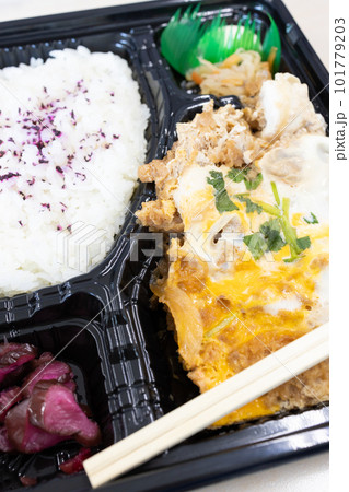 とんかつ弁当 101779203