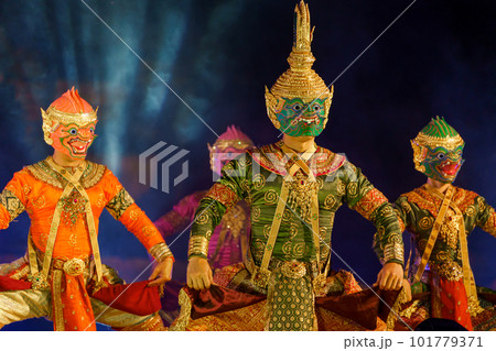 タイの仮面劇コーンに登場する鬼（ヤック）たち 101779371
