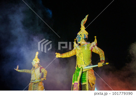 タイの仮面劇コーンに登場する鬼(ヤック) タイの仮面劇コーンに登場する鬼(ヤック) 101779390