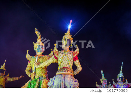 鬼（ヤック）と神々の戦い／タイの仮面劇 101779396