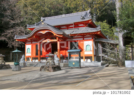 中山縦走 中山寺奥之院の明るい朱色 中山縦走 中山寺奥之院の明るい朱色 101781002