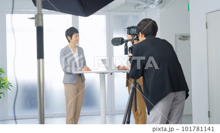インタビュー撮影イメージ 101781141