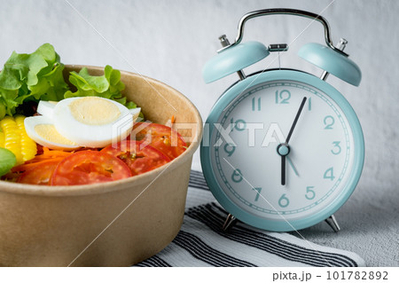 Fresh healthy salad with an alarm clock 101782892