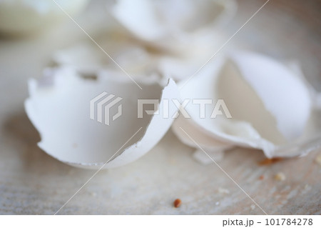 eggshells in a white color bowl on table eggshells in a white color bowl on table 101784278