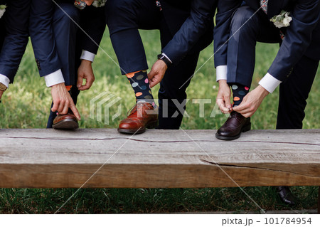 stylish men's socks. Stylish suitcase, men's legs, multicolored socks and new shoes. Concept of style, fashion, beauty and vacation 101784954