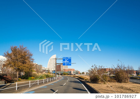 横浜みなとみらいの朝の風景 横浜みなとみらいの朝の風景 101786927