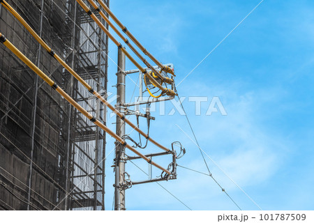 青空と建設現場の電線防護管 青空と建設現場の電線防護管 101787509