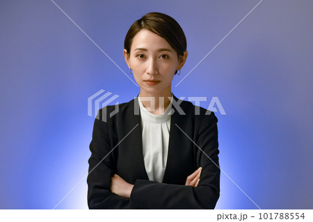 ビジネス　女性　クールビューティー 101788554