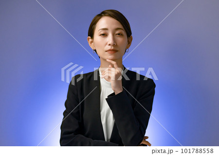 ビジネス　女性　クールビューティー 101788558