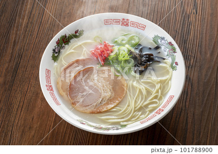 できたての豚骨ラーメン できたての豚骨ラーメン 101788900
