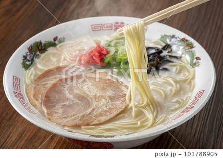 できたての豚骨ラーメン できたての豚骨ラーメン 101788905