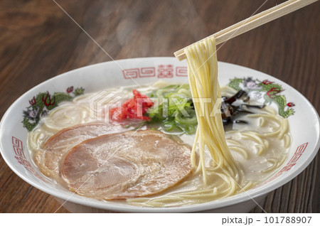 できたての豚骨ラーメン できたての豚骨ラーメン 101788907