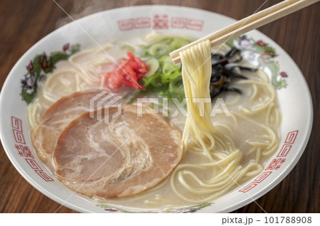 できたての豚骨ラーメン できたての豚骨ラーメン 101788908