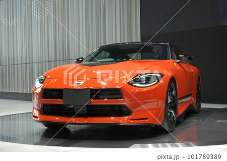 ショールームのフェアレディー 101789389