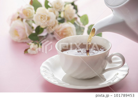 紅茶と花 101789453