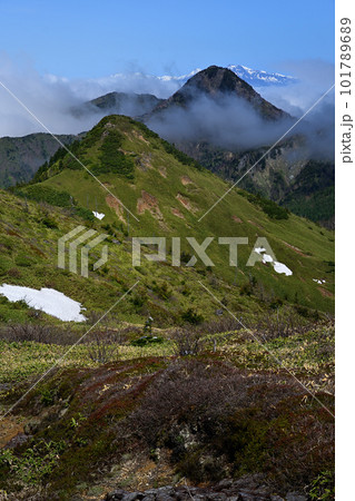 雲がたなびく笠岳4 101789689