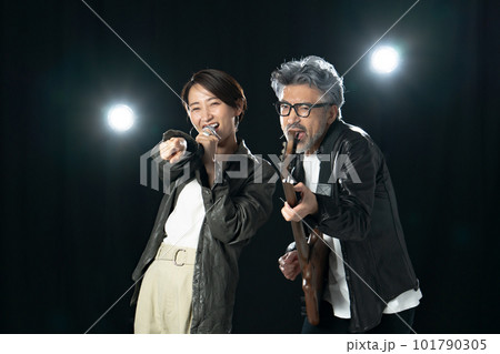 バンド　ライブ　演奏 101790305